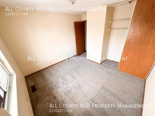 Building Photo - 217 Plum St N