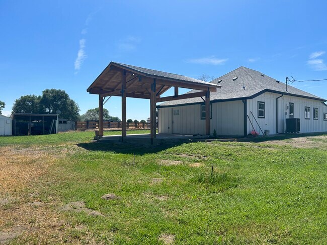 Building Photo - 81450 N Golda Rd