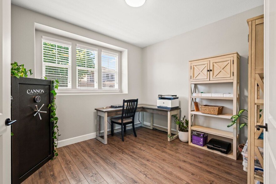 Building Photo - 100 Cropton Ct
