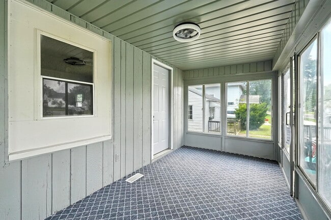 Building Photo - 4202 Hanna St