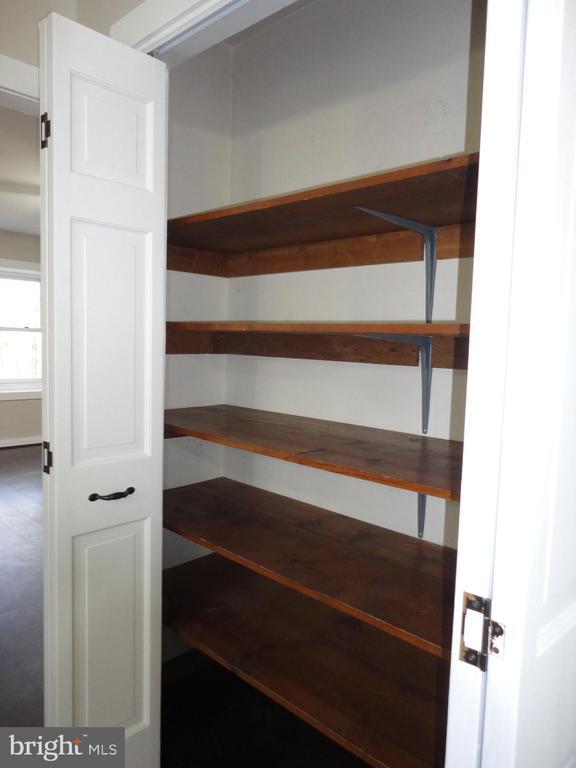 Building Photo - 814 Rustic Ln