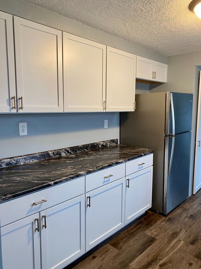 Building Photo - Charming 2-Bedroom Home with Private Driveway & Large Fenced Backyard