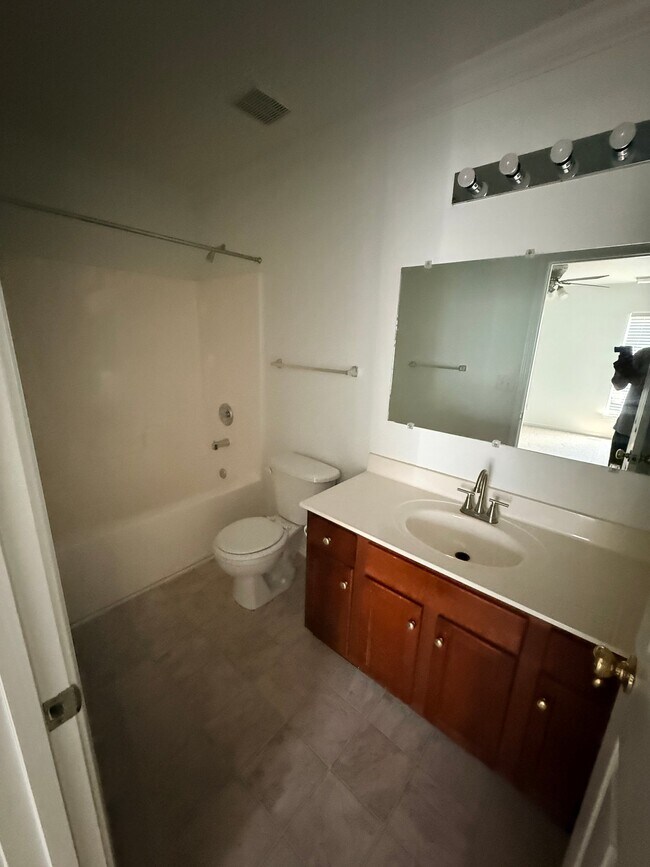 Building Photo - 8742 Appledale Dr