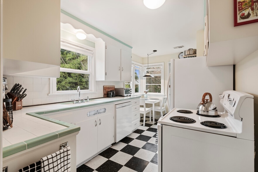 Fully equipped kitchen for everyday cooking and entertaining. - 11639 1st Ave NW