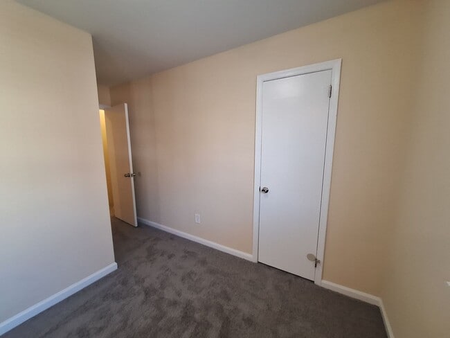 Building Photo - 408 Savage Dr