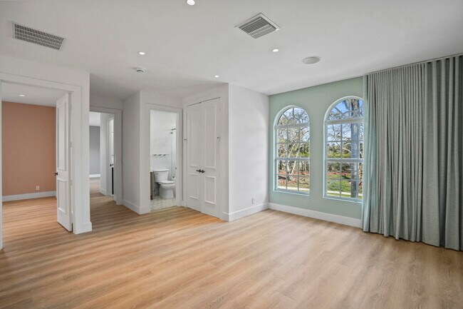 Building Photo - 3201 E Stonebrook Cir