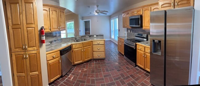 Building Photo - 41396 Jodie Ln