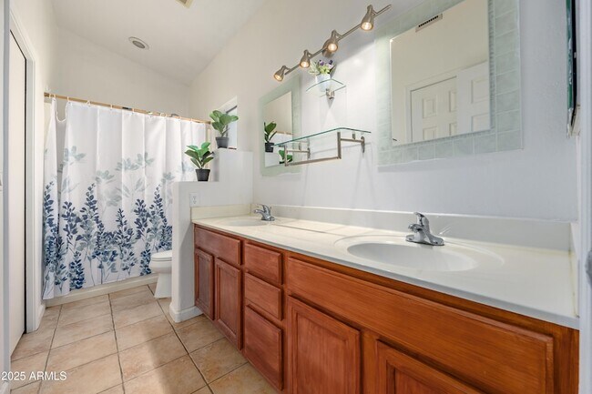 Building Photo - 3408 E Rockwood Dr