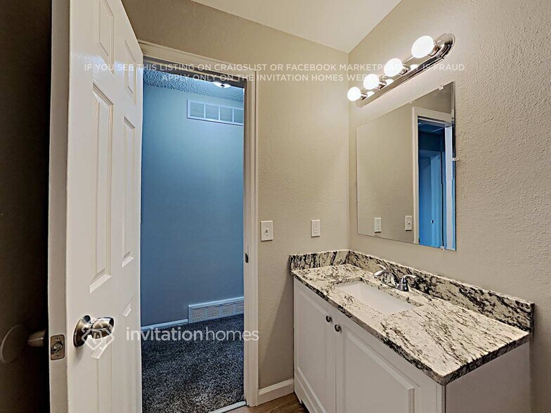 Building Photo - 9764 Columbine Ct
