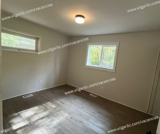 Building Photo - 3 Bedrooms | 1 Bathroom – Single-Family Ho...