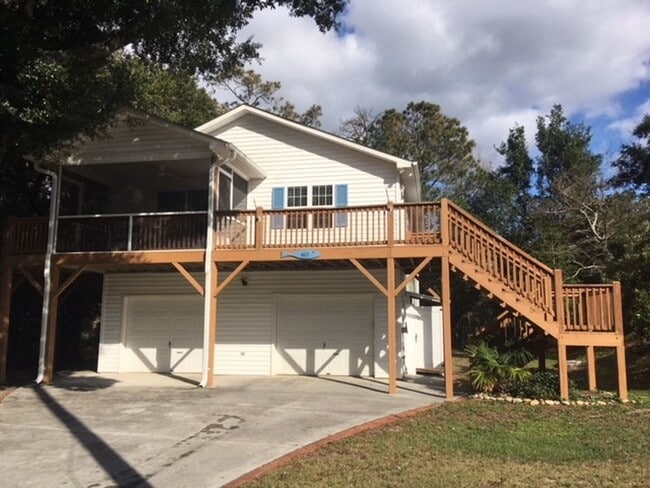 Primary Photo - 422 Holly St