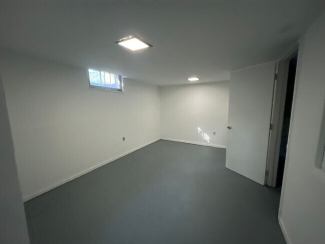 Building Photo - 4 bedroom, 2 bathroom home in the peaceful community of Mahtomedi access to White Bear Lake