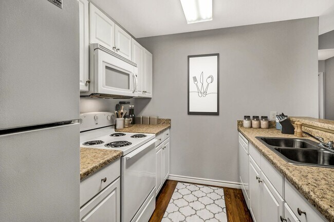 Building Photo - 3 Bedroom 2 Bath Duplex at Mansion Creek i...