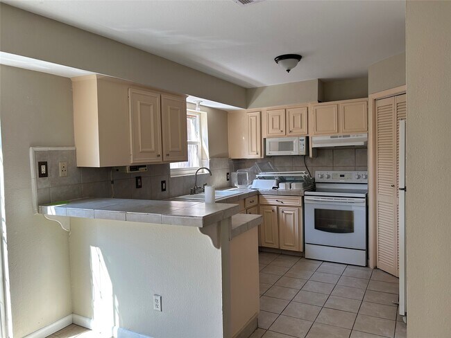 Building Photo - 1403 Blalock Rd