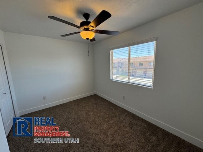 Building Photo - Hawk Hollow Townhomes