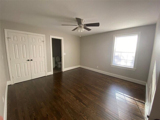 Building Photo - 201 Mesquite St