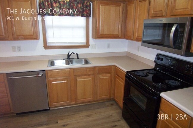 Building Photo - 901 W Dustin Ln