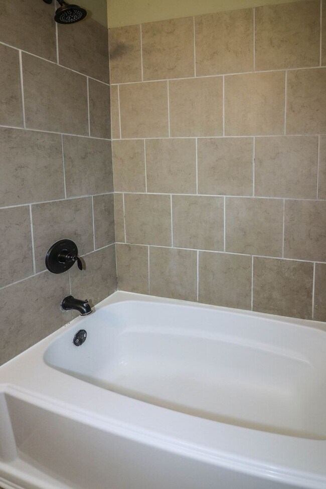 Building Photo - Cozy Bungalow in Brookside area, close to shopping for grocery, coffee shops, restaurants and muc...