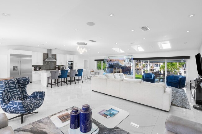 Building Photo - 2813 NE 29th St