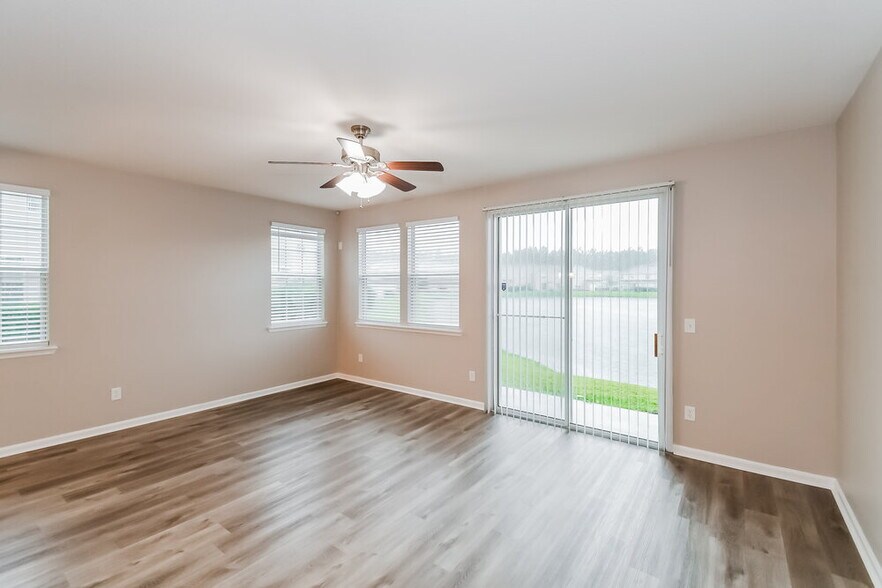 Building Photo - 6055 Bartram Village Dr