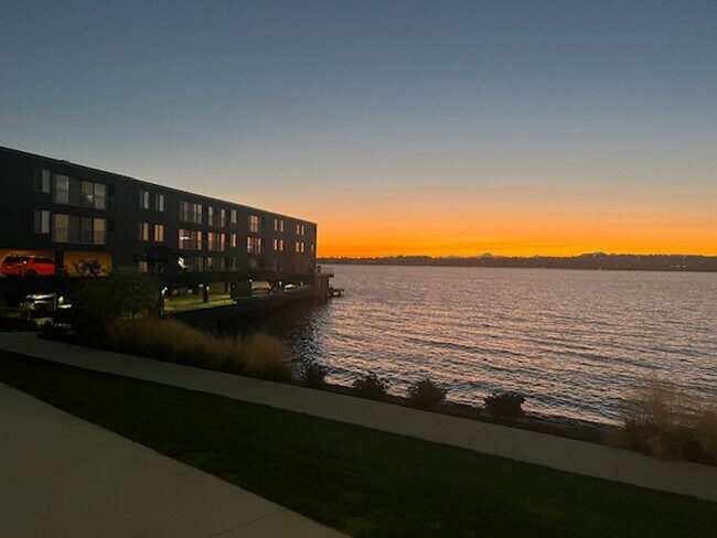 Building Photo - Kirkland Waterfront Condo Available Now! S...