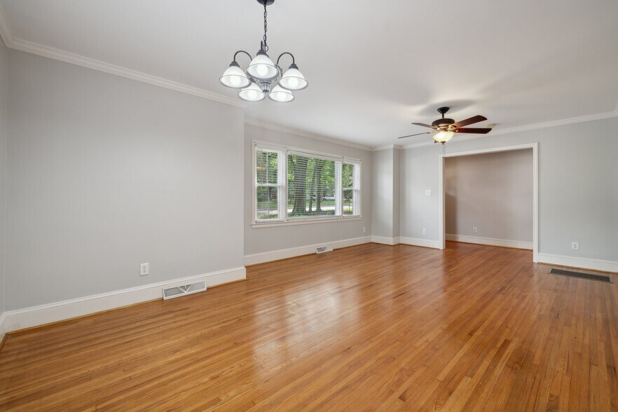 Building Photo - 1818 Woodland Dr