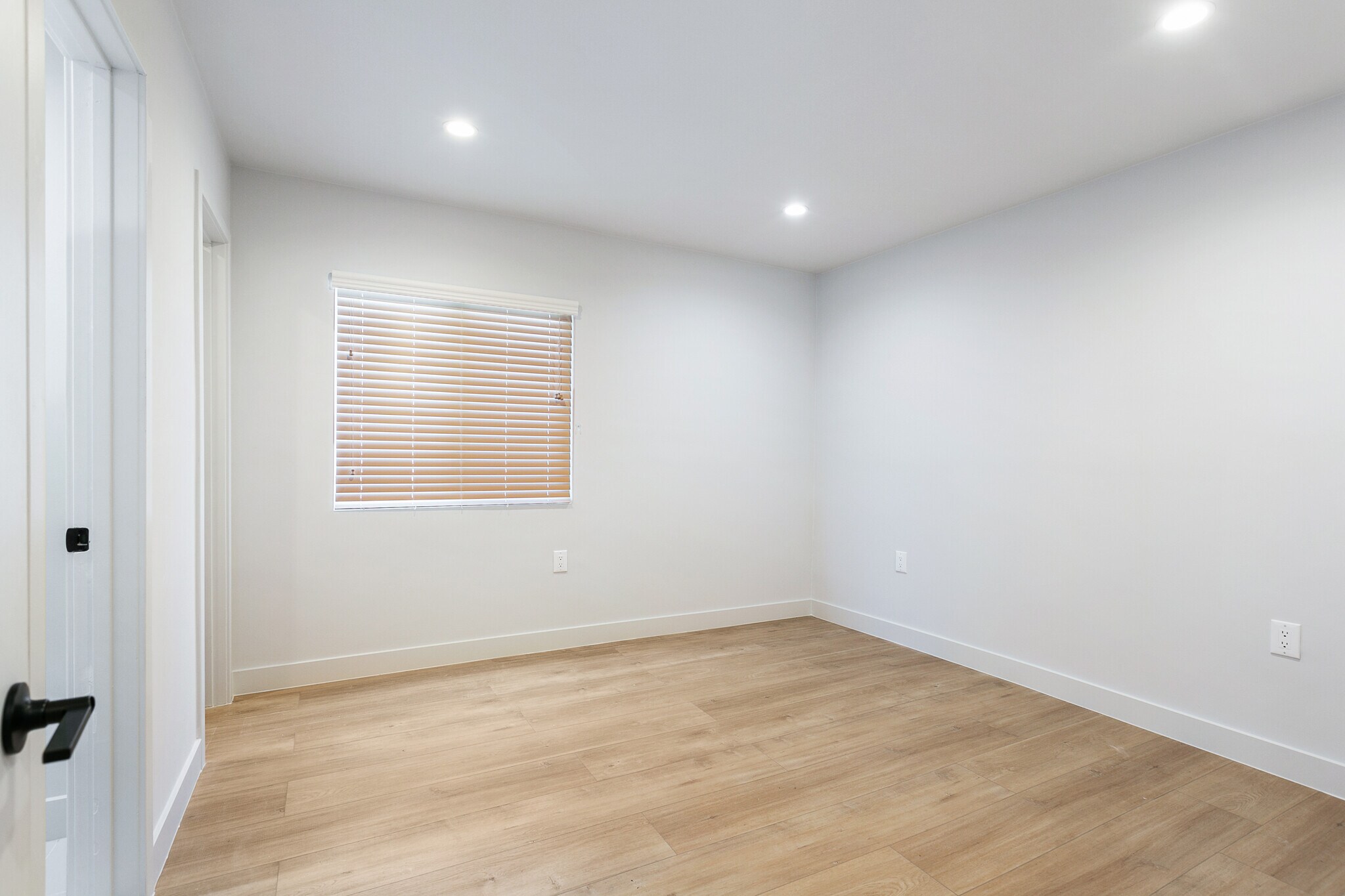 Building Photo - 345 N Heliotrope Dr