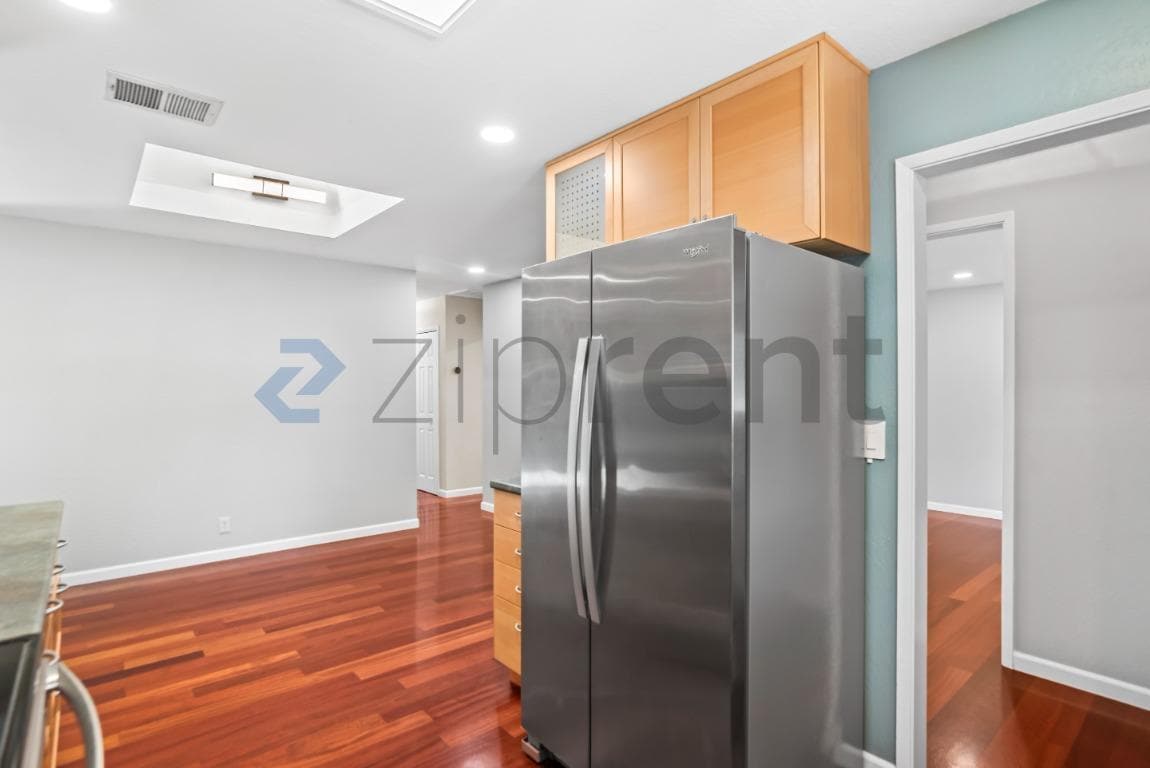 Building Photo - Unit