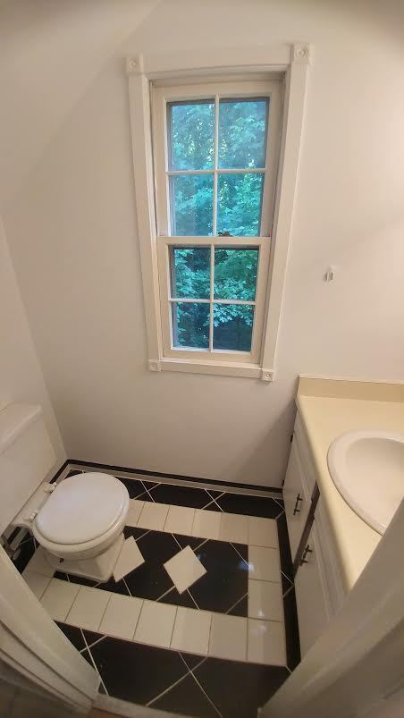 Building Photo - 2 BR / 2.5 BA Condo on Forest Hill. Pets Considered. Available Now!