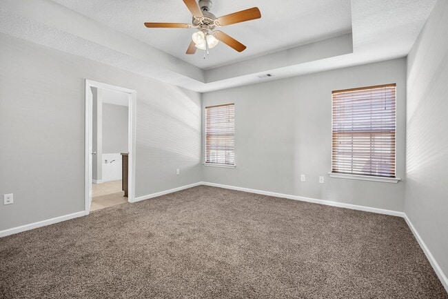 Building Photo - 5 Bedroom, 2.5 Bathroom - White Oak Subdivision - Richmond Hill