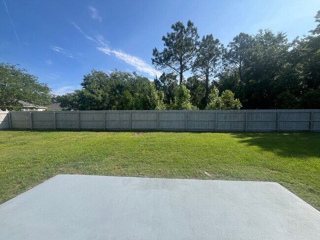 Building Photo - Beautiful Home with Spacious backyard