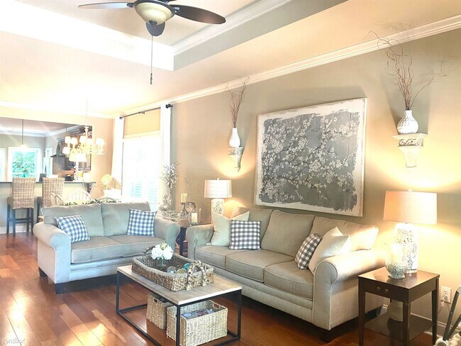Building Photo - 3 br, 2.5 bath Townhome - 4618 Cotswold Lane