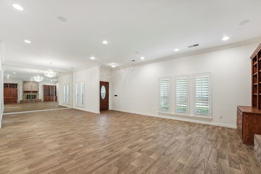 Building Photo - 3014 Stonehenge Ln