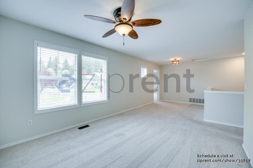 Building Photo - Unit