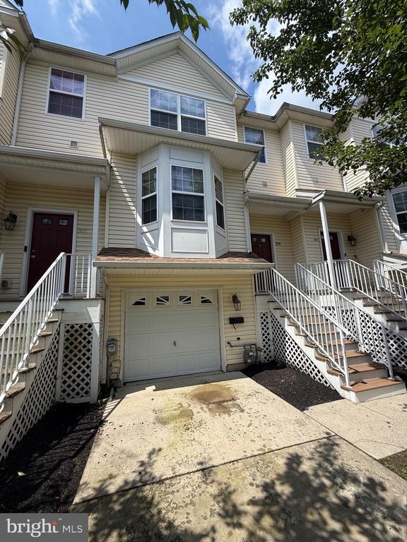 Primary Photo - 204 Jones St