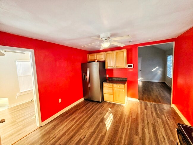 Building Photo - 400 Jamestown Ave