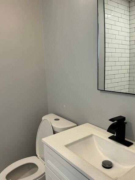 Building Photo - 313 Parkland Pl SE