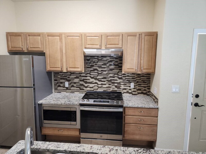 Building Photo - 430 W Pikes Peak Ave