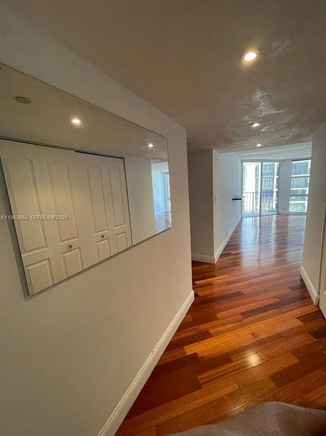 Building Photo - 1865 Brickell Ave