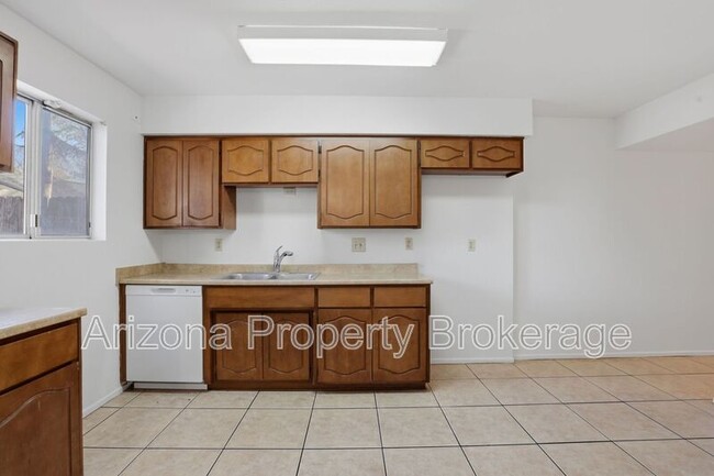 Building Photo - 238 E Vine Cir