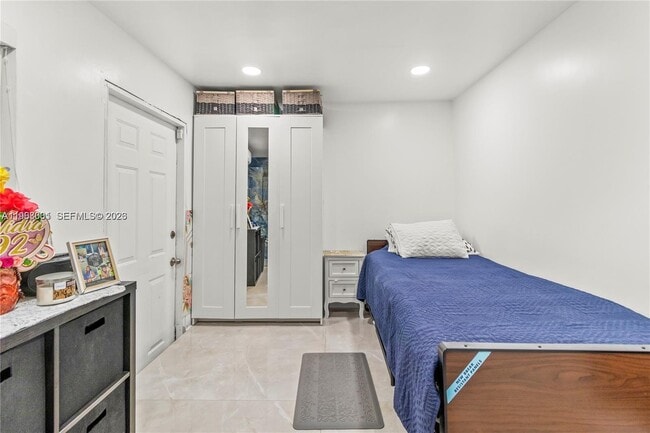 Building Photo - 860 Curtiss Dr