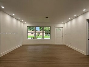 Building Photo - 370 NW 43rd Ave