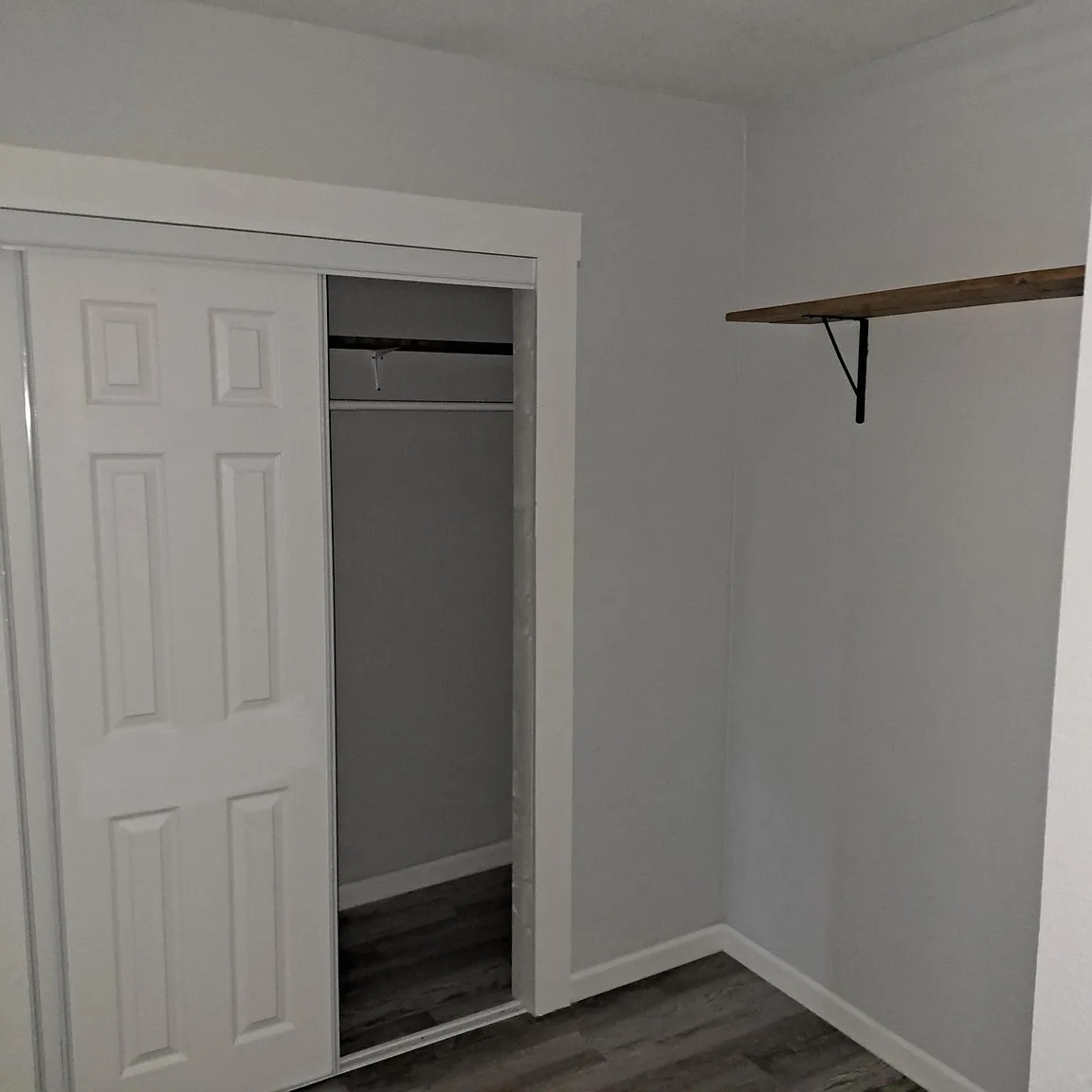 Building Photo - Room in House on Hicks Ave