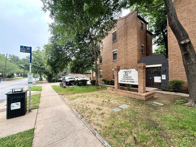 Building Photo - 203 E 31st St