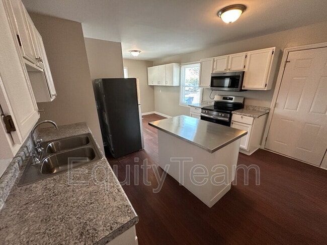 Building Photo - 625 Symmes Ave