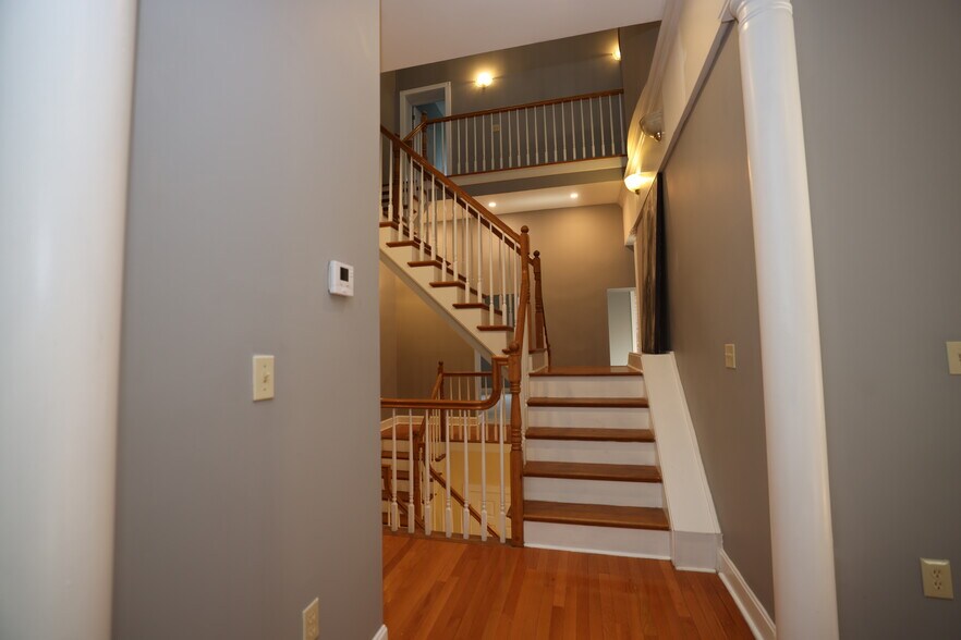 1st Floor - 852 Lincoln Ave