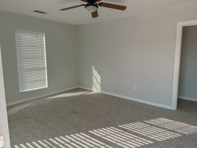 Building Photo - 320 W Hudgins St