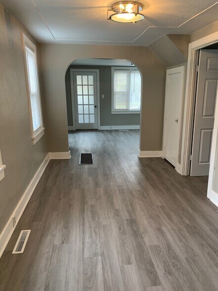 Building Photo - 372 Orchard Ave