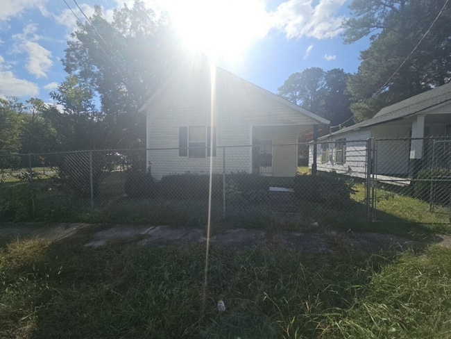 Building Photo - 228 Eden St