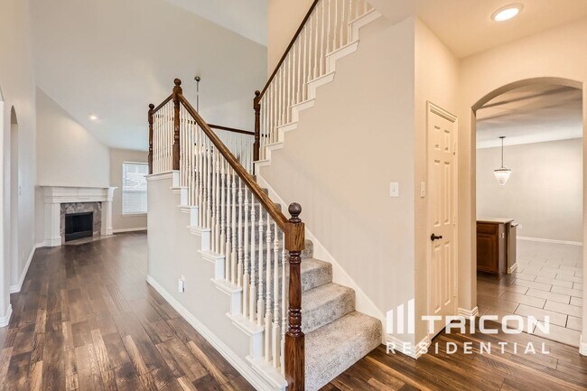 Building Photo - 2817 Deerhurst Dr